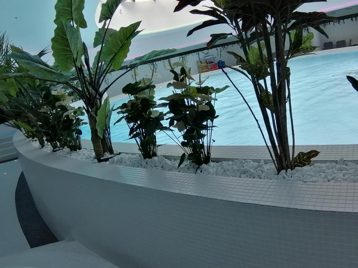 Hanza Tower Apartment-basen