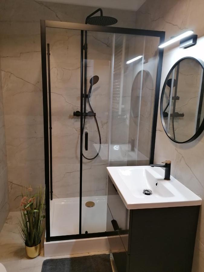 Hanza Tower Apartment-basen