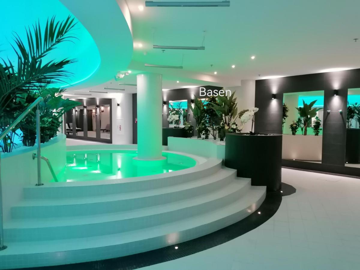 Hanza Tower Apartment-basen Apartament *